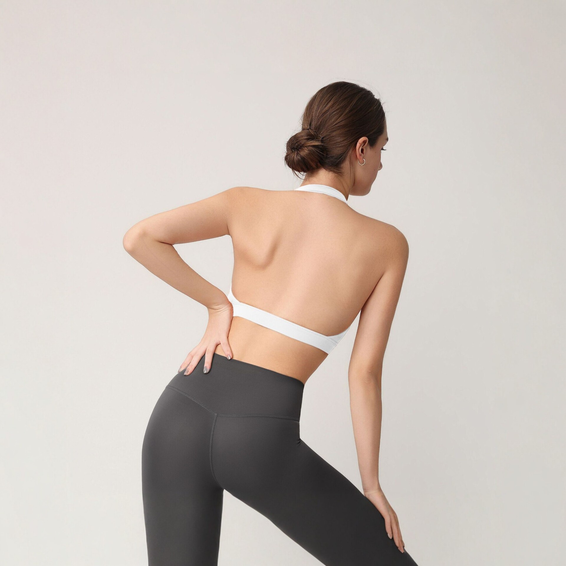 女性用ホルターネックスポーツブラ、固定パッド付き、耐衝撃＆プ - Pilates Yoga Top のレビューと価格