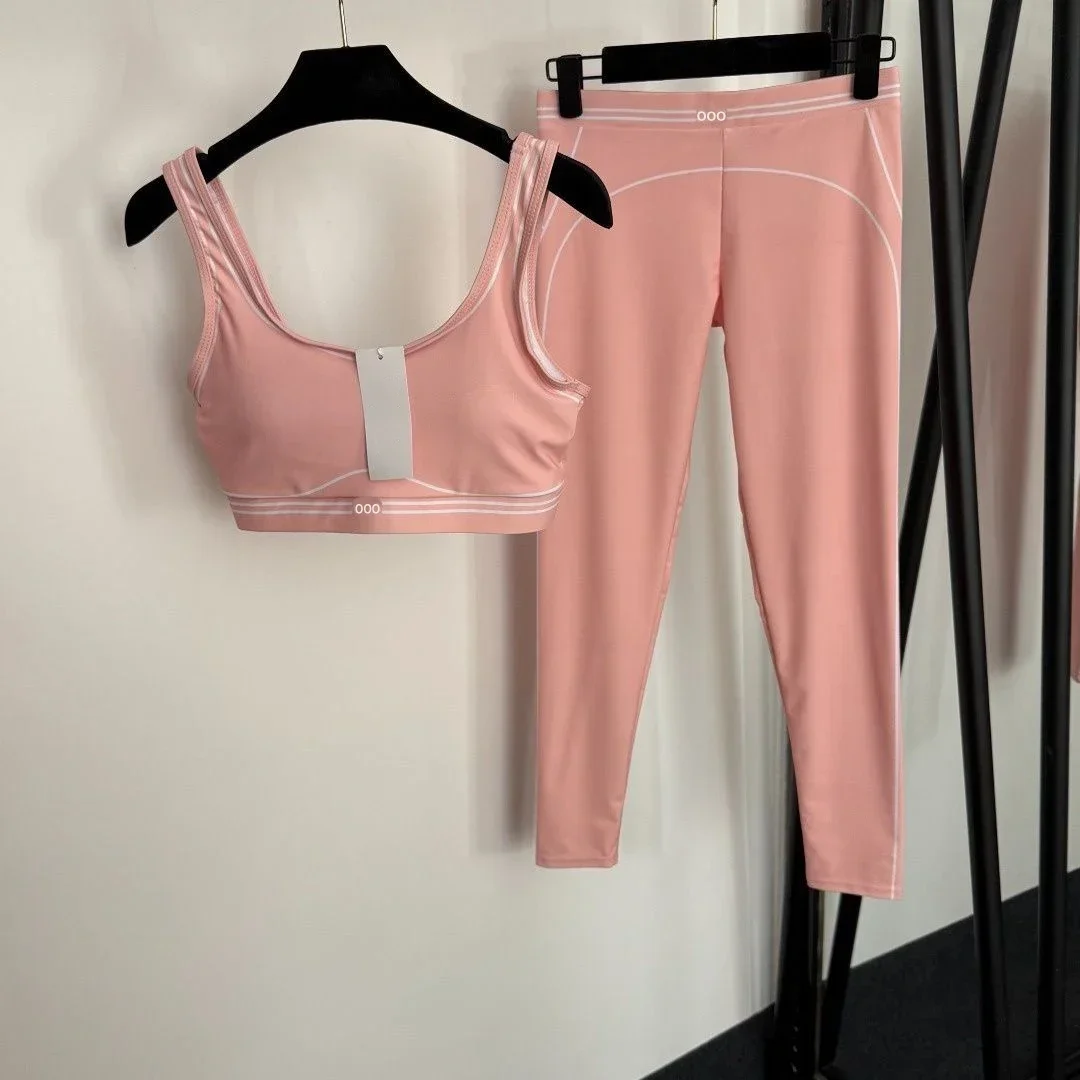 タンクトップとパンツのツーピース、通気性のあるストレッチ素材 - Pilates Yoga Top のレビューと価格
