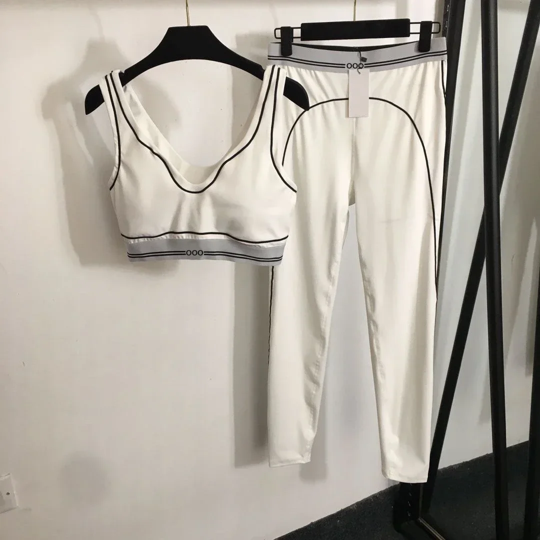 タンクトップとパンツのツーピース、通気性のあるストレッチ素材 - Pilates Yoga Top のレビューと価格